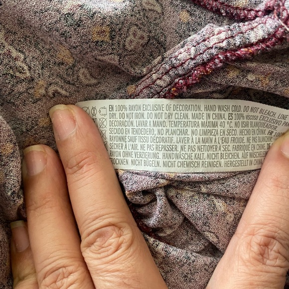 Forever 21 Women's Long Sleeve V-Neck Paisley Print Romper Size Large - Picture 12 of 12